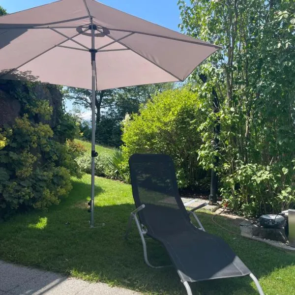 2-Zimmer Ferienwohnung an ruhiger Lage, hotel in Triesenberg