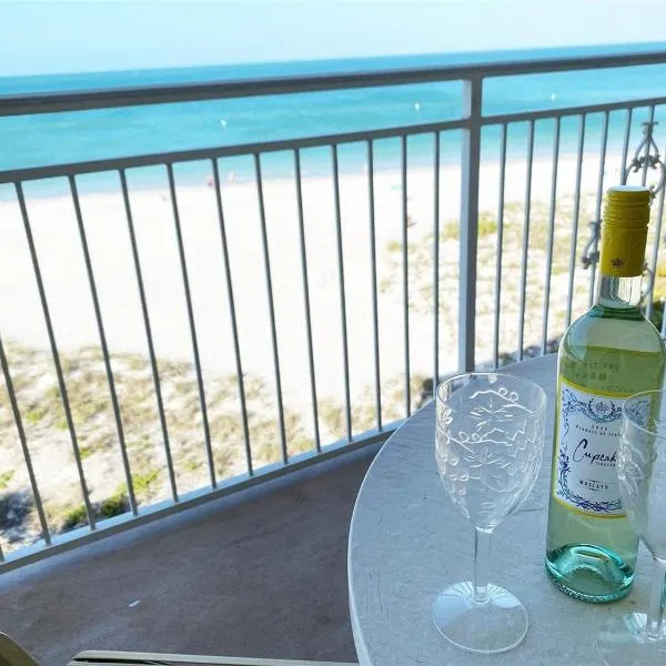 Oceanfront View of Madeira Beach, Steps to the Beach - Madeira Norte Condo, khách sạn ở St Pete Beach