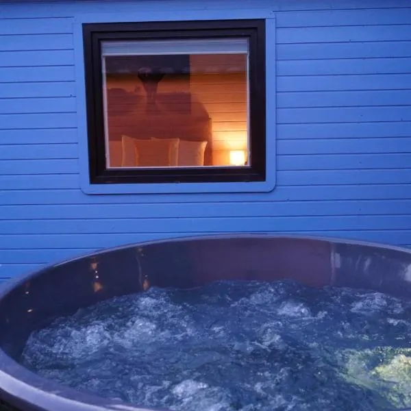 West Wicklow Glamping with Hot Tub, hotel a Baltinglass