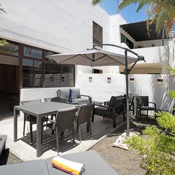 Tranquilidad 300m to beach freewifi, hotel in Puerto del Carmen