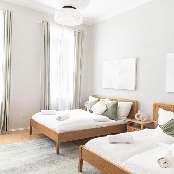 Spacious Apartments, 3 min to U1 Reumannplatz, hotel em Viena