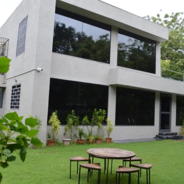 VSP's Villa - Kensville Golf Living, hotel v destinaci Nānodra