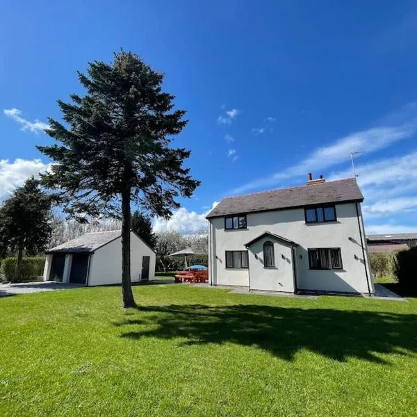 The Farmhouse at Moss Bank Farm, hotel v destinaci Wrexham