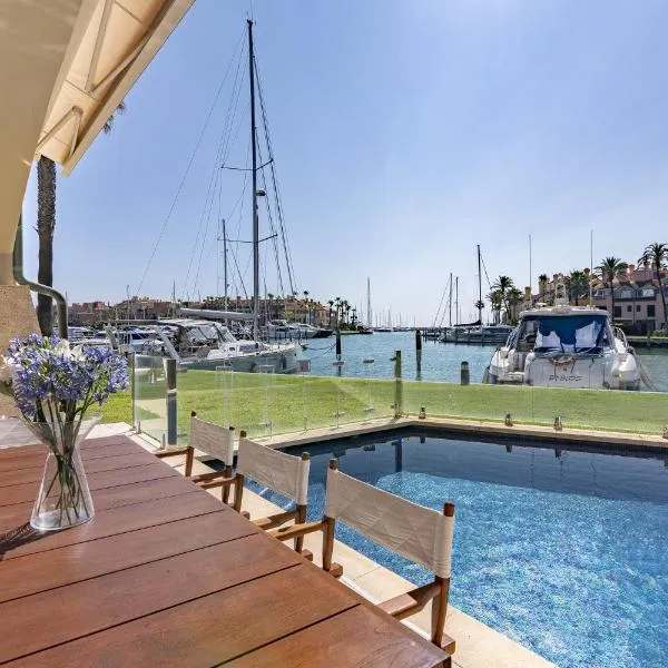 Waterside Apartment in Sotogrande Marina with Private Pool, hotel in San Roque