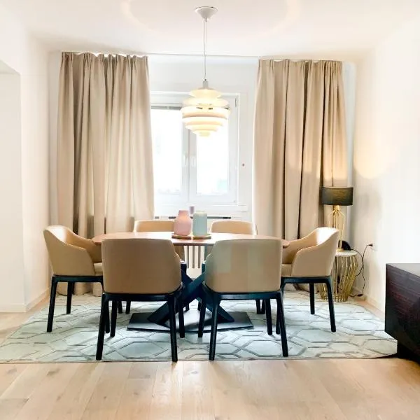 Luxury suburb house - bright, quiet, beautiful, hotel ve Vídni