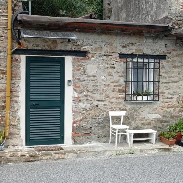 The small waterfall house, la cascatella, hotel Massában