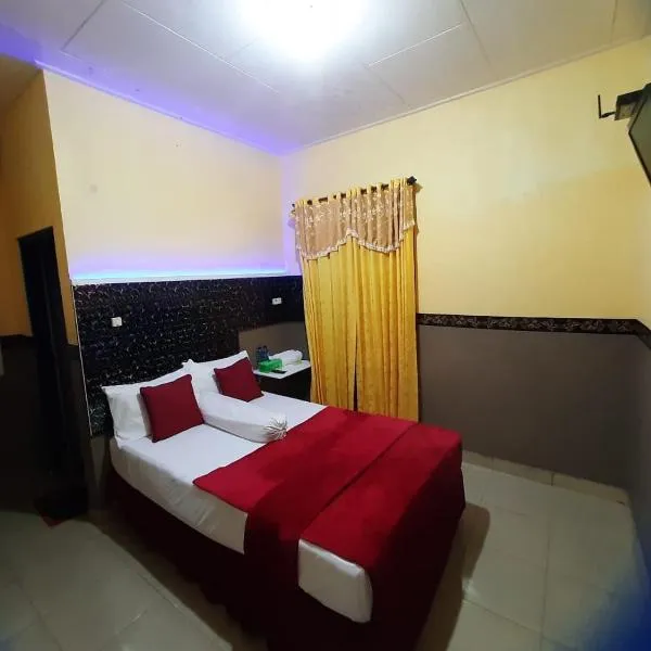 HALFWAY House, hotel di Ketapang