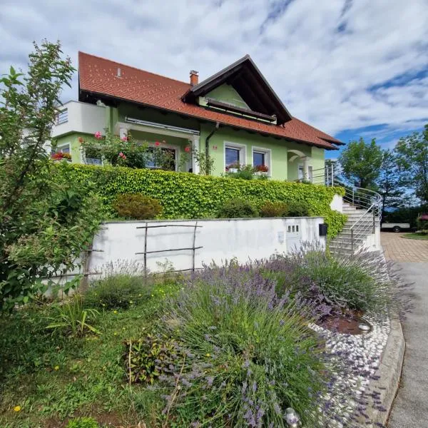 Green House Apartment, hotel v destinaci Pivka