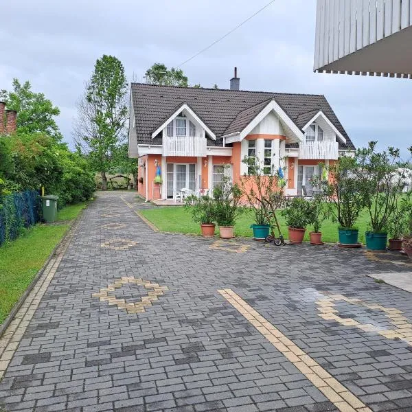 Alinka Apartmanház、バラトンレッレのホテル