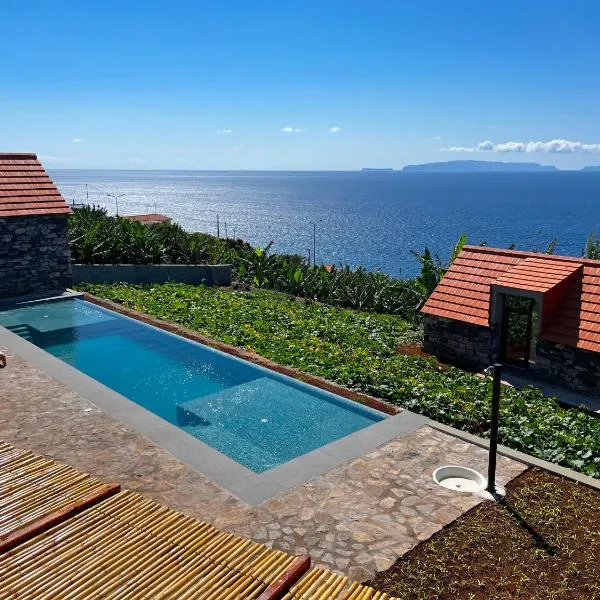 CASAS DO LARANJO- Cottages & Infinity Pool by brugrani, hotel v destinaci Gaula