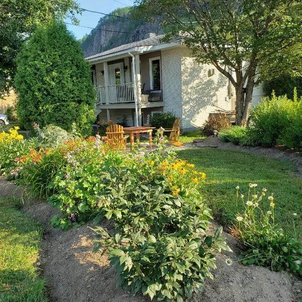 Résidence Touristique Les Bouleaux – hotel w mieście Petit-Saguenay