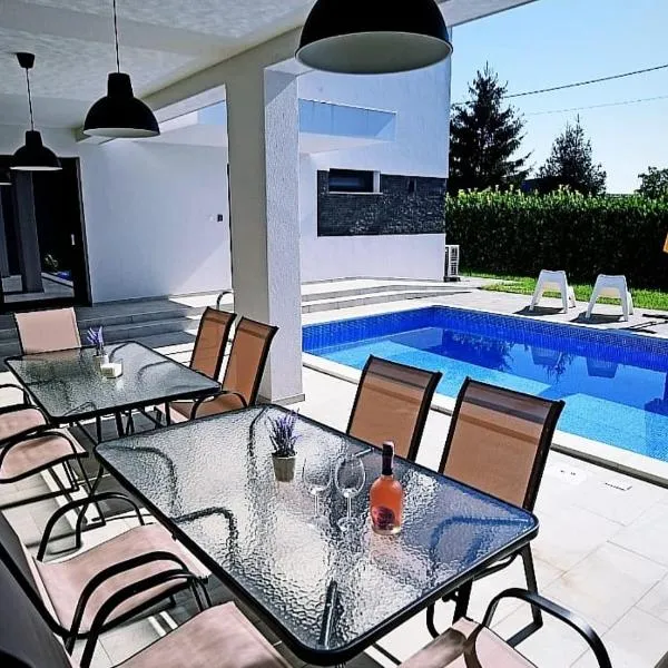 Kuća za odmor Deda Pepo, khách sạn ở Mičevec
