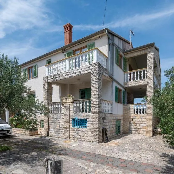 Studio Mrljane 327b, hotel di Neviđane