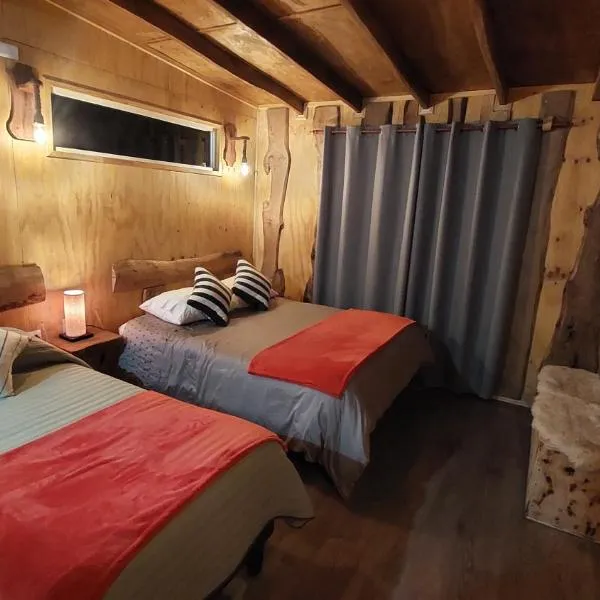 Cabañas & Habitaciones Del Alto, hotel in Hornopiren