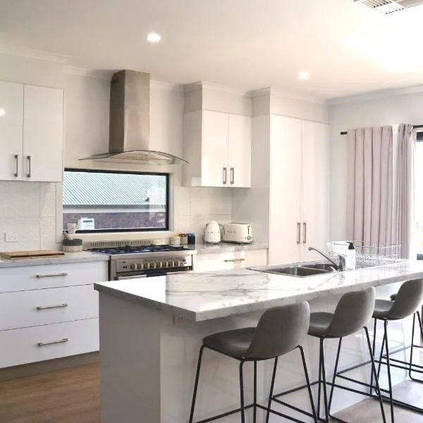 The Baltimore House - Family Getaway, hotel in Port Lincoln