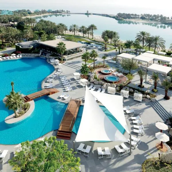 The Ritz-Carlton, Bahrain, hotel Al Budayyiâ€˜ városában