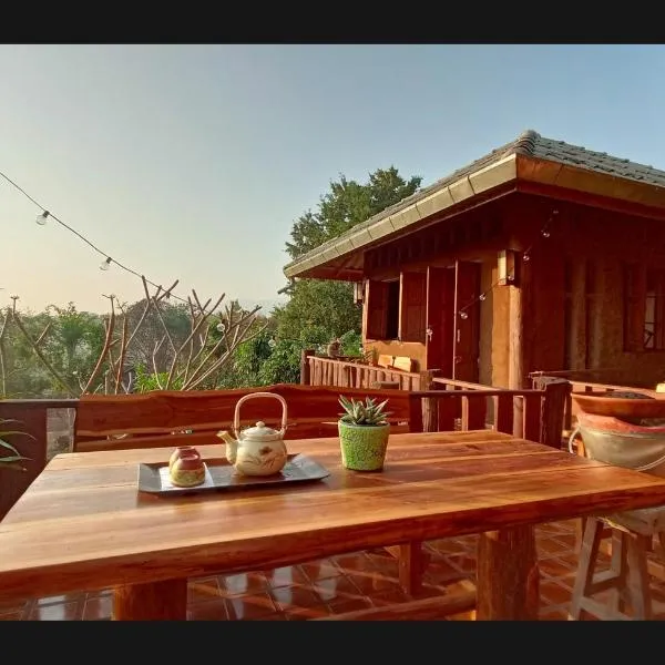 Baandindon Private Earthhouse Homestay, hotel v destinaci Mae Rim