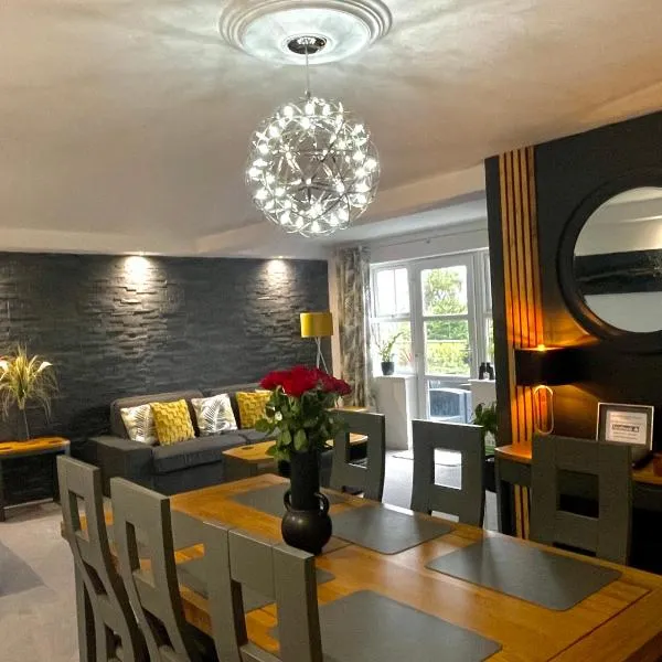 Apartment 3 Benllech with Sea views, hotel in Benllech