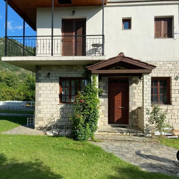 Το Κάστρο, hotel v destinaci Konitsa