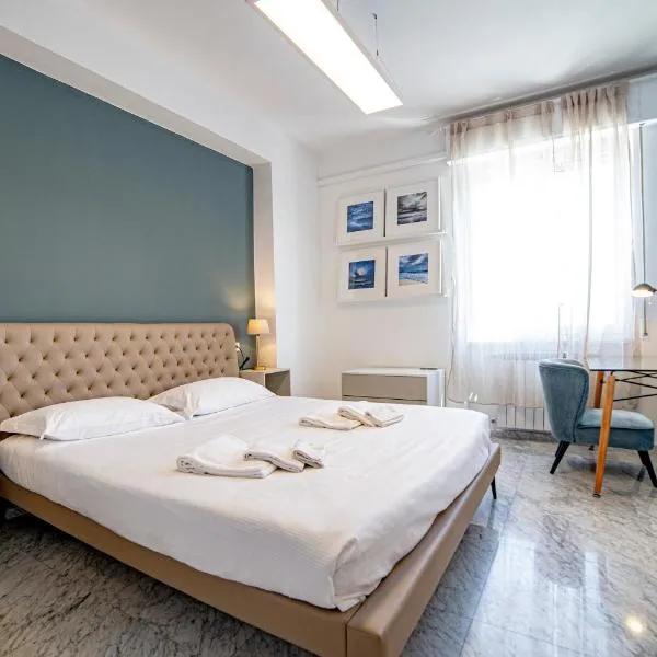 Meravigliosa camera con finiture di lusso appena ristrutturata, hotel in Marina di Carrara