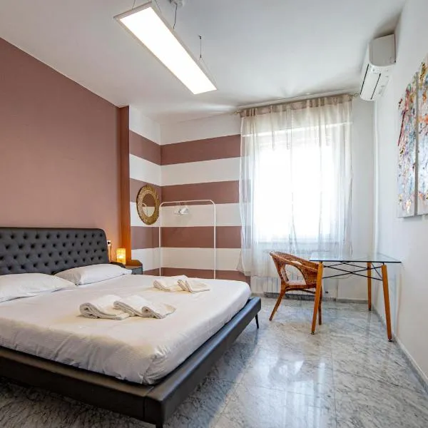 Elegante camera con finiture di lusso appena ristrutturata, hotel in Marina di Carrara