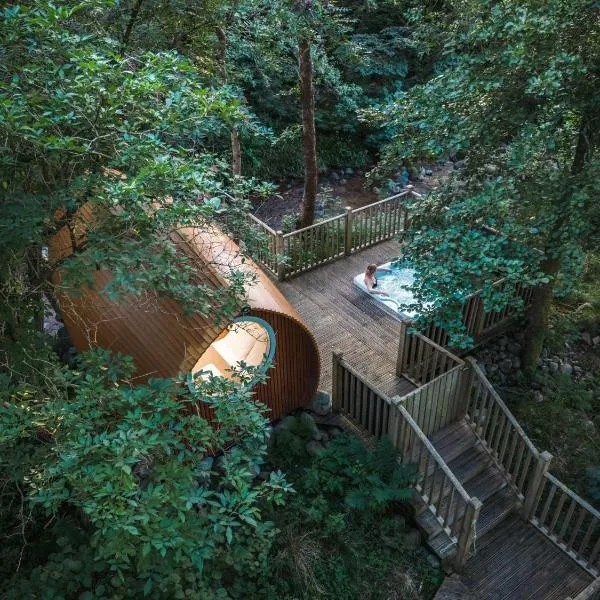 RiverBeds - Luxury Wee Lodges with Hot Tubs, hotell i Glencoe