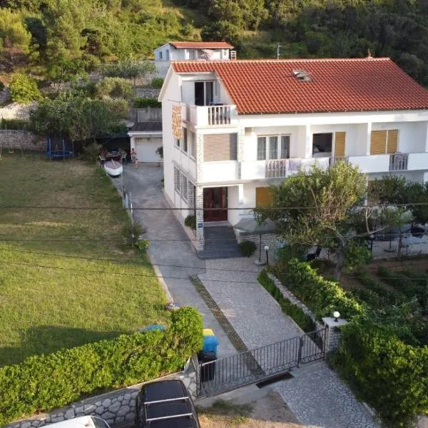 Apartmani Sara, hotel in Supetarska Draga