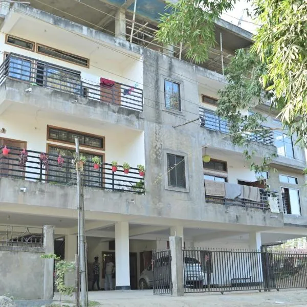 Urban Green, hotel in Titābar