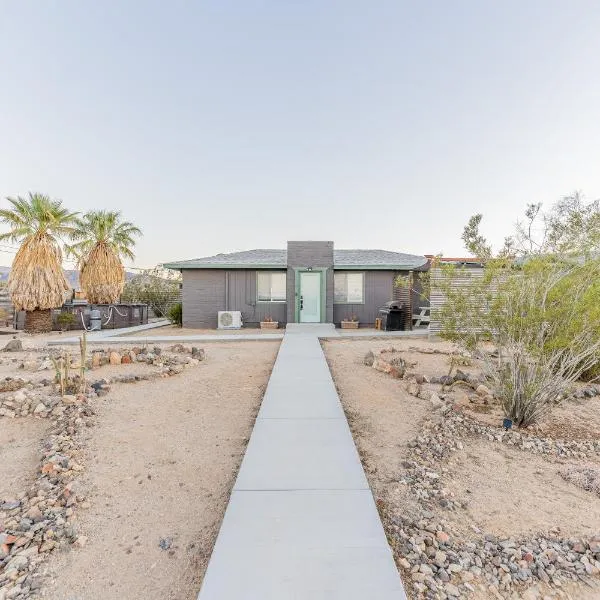 NEW PROPERTY! The Cactus Villas at Joshua Tree National Park - Pool, Hot Tub, Outdoor Shower, Fire Pit, hôtel à Old Dale