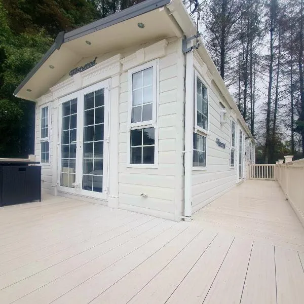 Woodland Hot Tub Retreat, hotel in Swarland