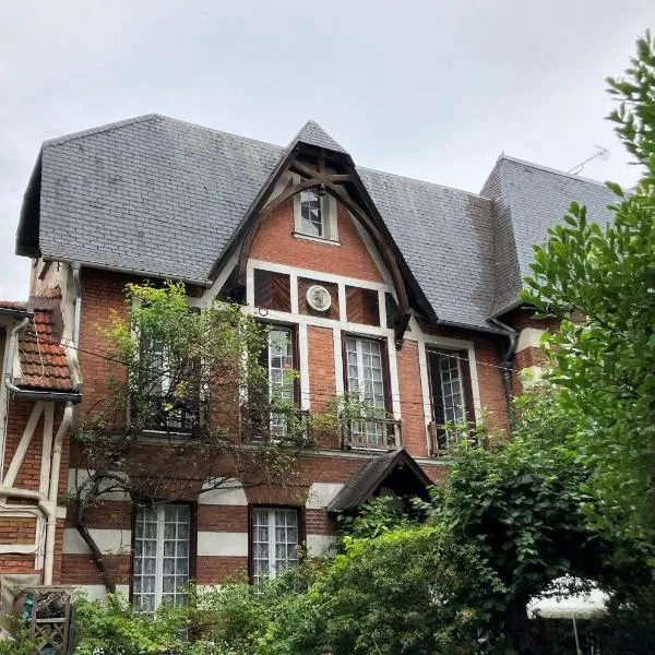 Chez Hélène, calme et verdure au centre historique, hotel in Vincennes