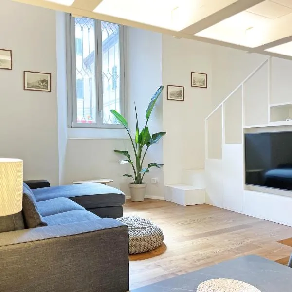 "La Portineria" Charming Apartment Old Town Como Lake โรงแรมในโกโม