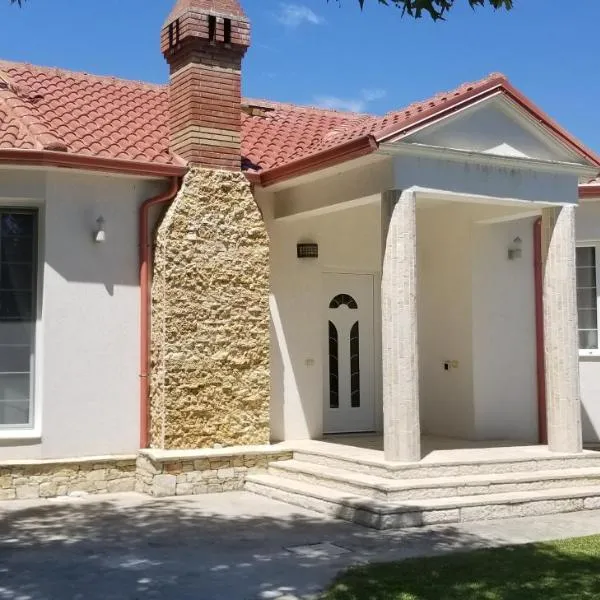 Country House Bubullime Albania (Villa - Cottage), hotel v destinaci Lushnjë
