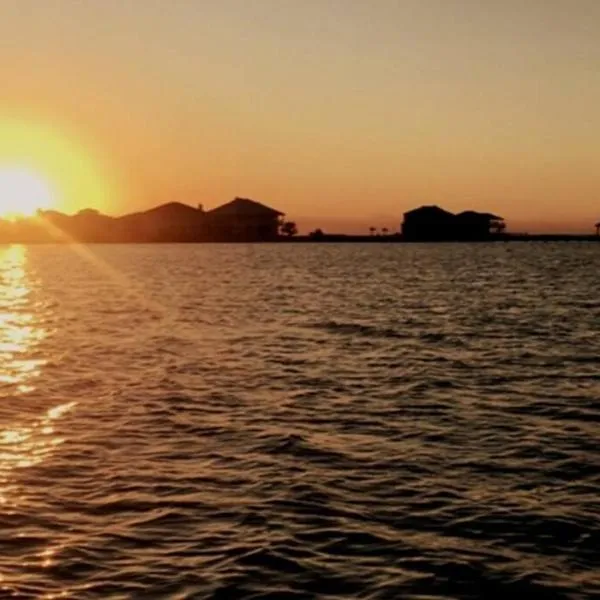 Amazing Sunsets bay view @The Villa at Copano Cove, hotel v destinaci Rockport