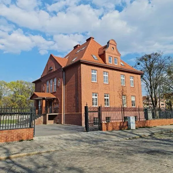 Bon Żur, hotel v destinaci Brzeg
