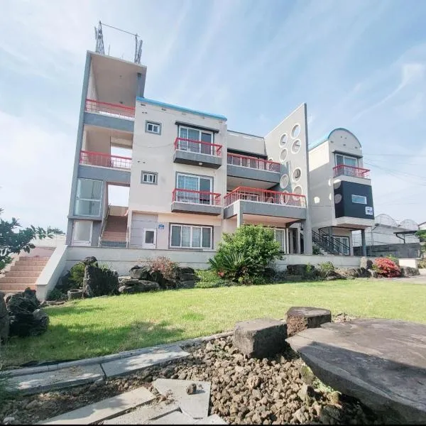 Jeju Soroan Pension, hotel in Seogwipo