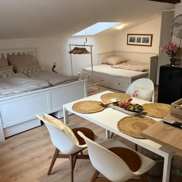 Ferienwohnung LandLeben für 2-3 Personen, hotel in Edesheim