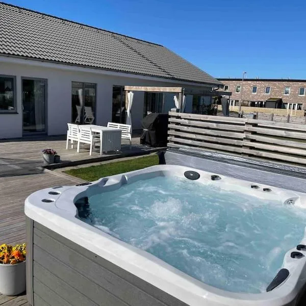 New luxurious Villa in Helsingborg close to the City, hotel v destinaci Mörarp