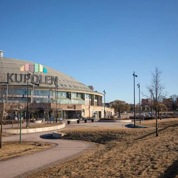 Hotel Kupolen, hotel in Djuras