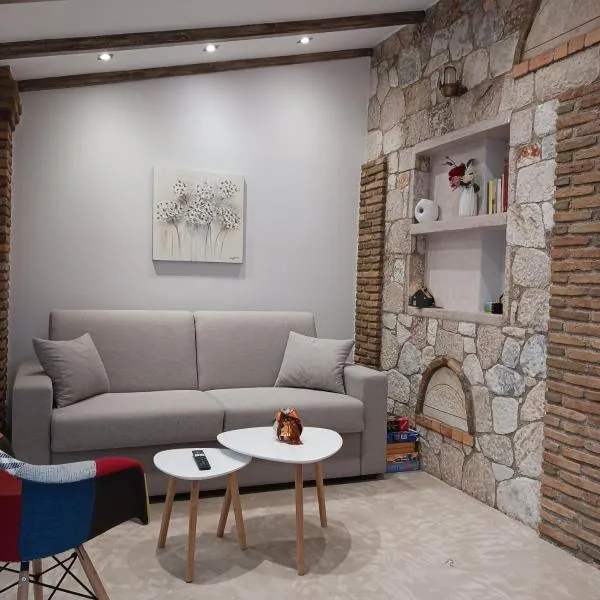 Boutique Eptalofos 15min from airport and sea, hotel in Kouvarás