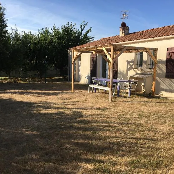 Maison de vacances au calme, hotel in Saint-Cyr-en-Talmondais