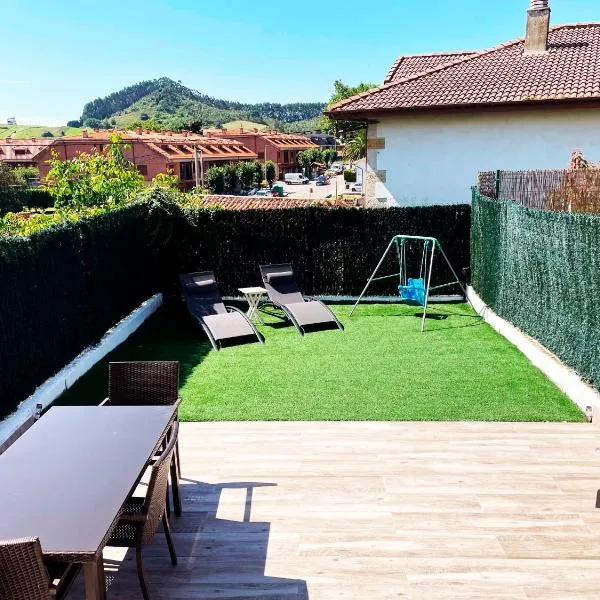 Bonito chalet a 2 Km de Liencres y playas., hotel em Mortera