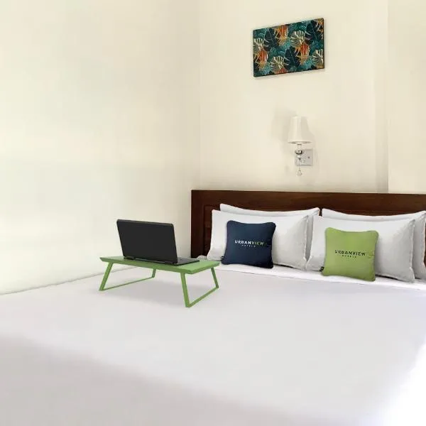 Urbanview Hotel SLIP Pringsewu by RedDoorz, hotel di Margakaya