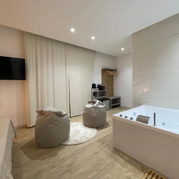 Luxury - 5 Stars - Suite with a jacuzzi 70's rooms, hotel v Trapani