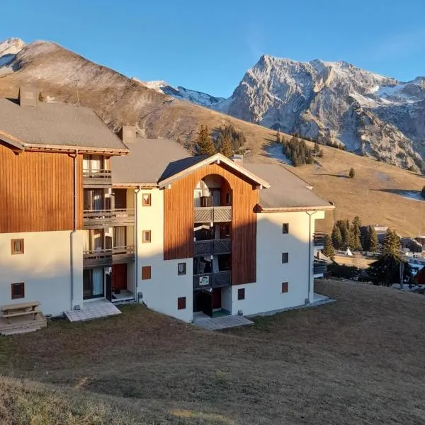 Appartement au cœur des Aravis، فندق في مانيجود