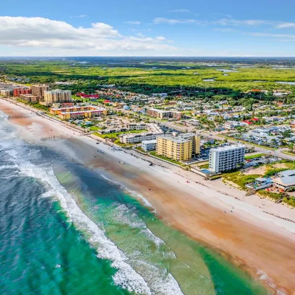 The Pineapple Pad At Coastal Waters - 104, hotel en New Smyrna Beach