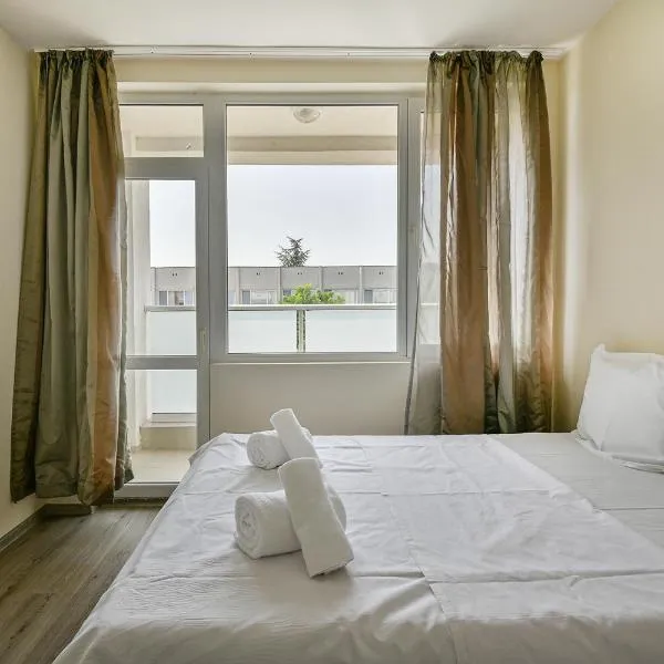 Delta Planet budget flat 2 guests, khách sạn ở Varna City