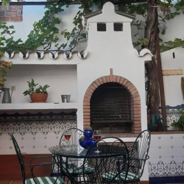Casa Luciíta: Agradable con chimenea, patio y BBQ., Hotel in Ojén