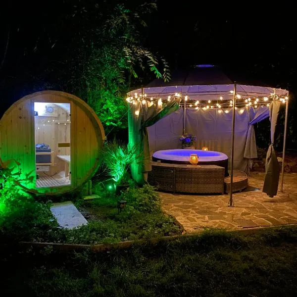 Ferienvilla Whirlpool Fasssauna direkt am Rhein, Hotel in Götterswickerhamm