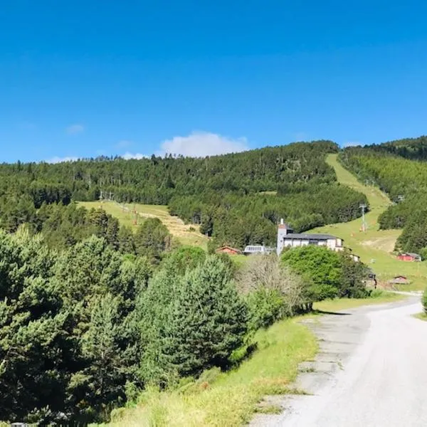 Studio 4 places vue sur les pistes station de Puyvalador、Carcanièresのホテル